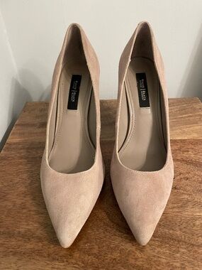 White House Black Market Suede Pumps Heels Size 8 Medium